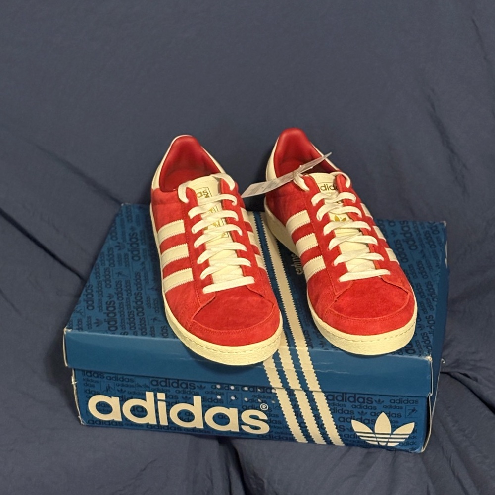 Brand New Adidas Classic Red and White Jabbar Box has a few scratches - Picture 6 of 6